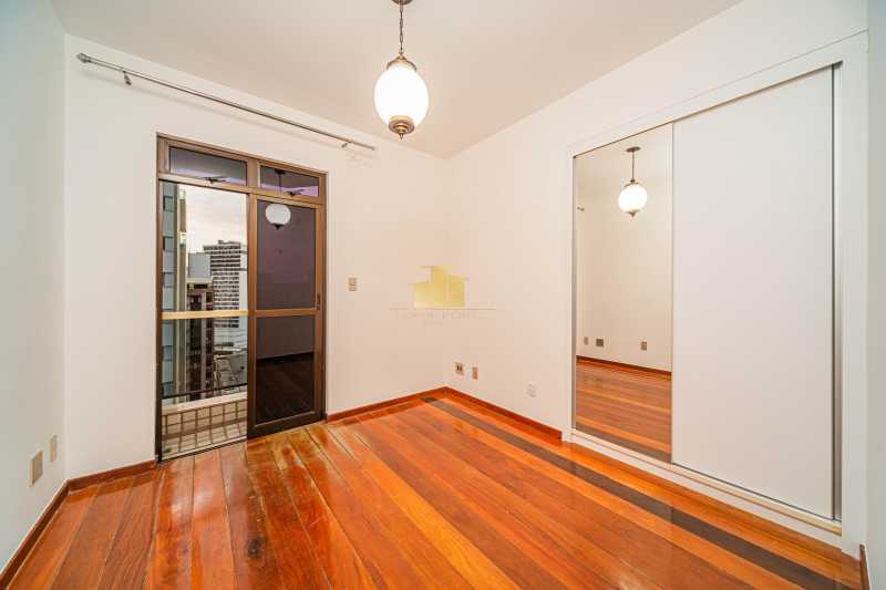 Ótima localização - Apartamento 1 por Andar no Centro de Juiz de Fora - 249m², 4 Quartos, 3 Vagas e Lazer Completo no Edifício Violeta Saggioro - TFAP40016