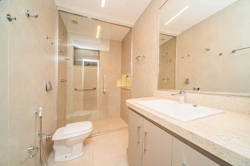 Ótima localização - Apartamento 1 por Andar no Centro de Juiz de Fora - 249m², 4 Quartos, 3 Vagas e Lazer Completo no Edifício Violeta Saggioro - TFAP40016