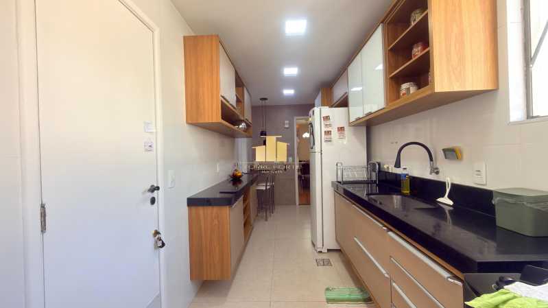 Ótima localização - Apartamento de Alto Padrão com 4 quartos, 3 vagas, Andar Alto, Vista Panorâmica e Acabamento Premium - São Mateus | Juiz de Fora - TFAP40018