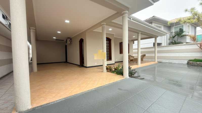 Imperdível - Casa Linear de Alto Padrão à Venda no Condomínio Bosque Imperial | Lazer Completo, Energia Solar e Segurança Máxima - São Pedro | Juiz de Fora - TFCN30009