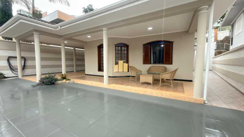 Imperdível - Casa Linear de Alto Padrão à Venda no Condomínio Bosque Imperial | Lazer Completo, Energia Solar e Segurança Máxima - São Pedro | Juiz de Fora - TFCN30009