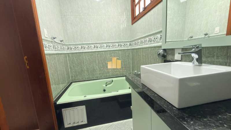 Imperdível - Casa Linear de Alto Padrão à Venda no Condomínio Bosque Imperial | Lazer Completo, Energia Solar e Segurança Máxima - São Pedro | Juiz de Fora - TFCN30009