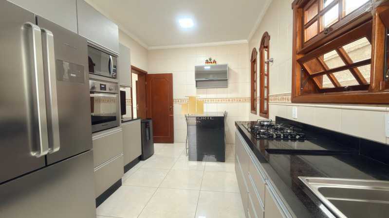 Imperdível - Casa Linear de Alto Padrão à Venda no Condomínio Bosque Imperial | Lazer Completo, Energia Solar e Segurança Máxima - São Pedro | Juiz de Fora - TFCN30009