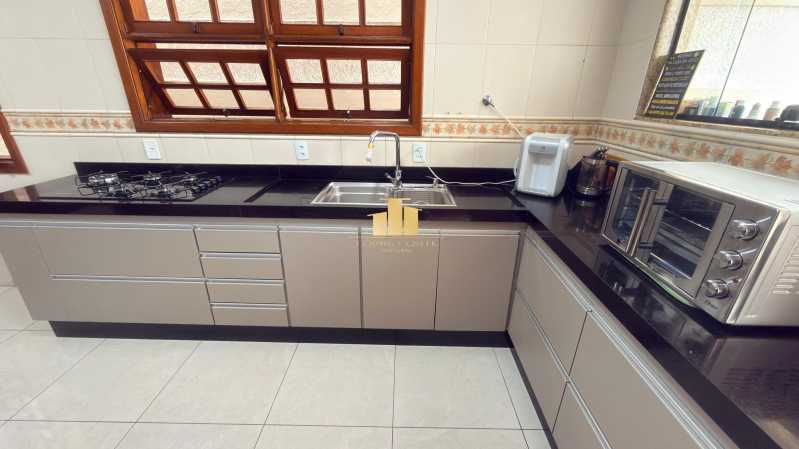 Imperdível - Casa Linear de Alto Padrão à Venda no Condomínio Bosque Imperial | Lazer Completo, Energia Solar e Segurança Máxima - São Pedro | Juiz de Fora - TFCN30009