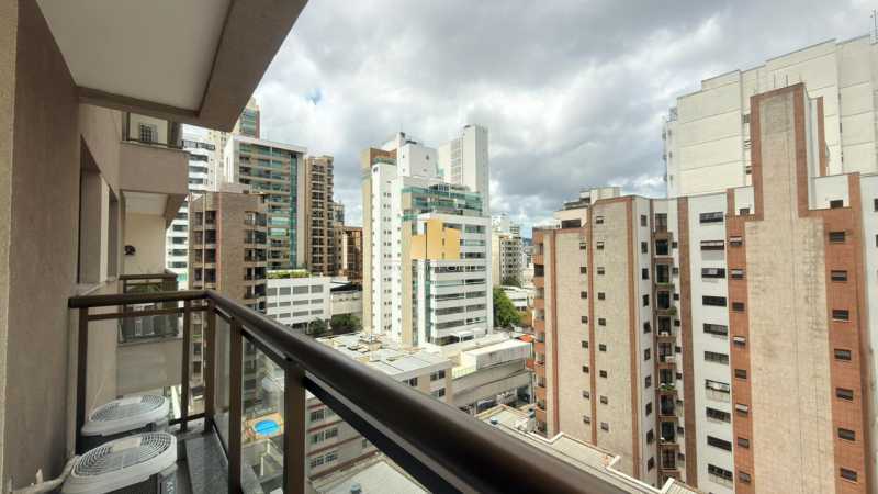 Ótima localização - Le Quartier Granbery: Apartamento de 1 Quarto Mobiliado, Andar Alto com Vista Livre e Lazer Completo em JF! - TFAP10033