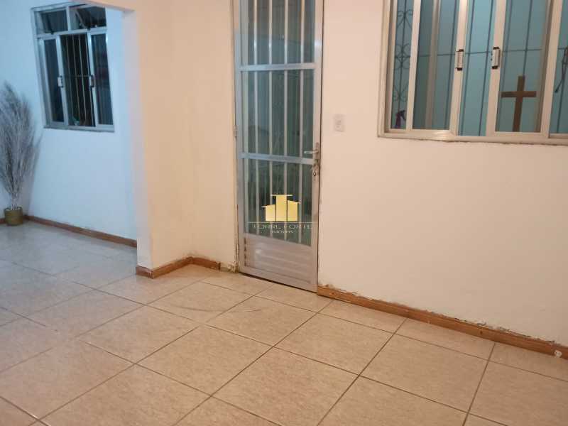 casa-com-quintal-e-varanda-em- - 3