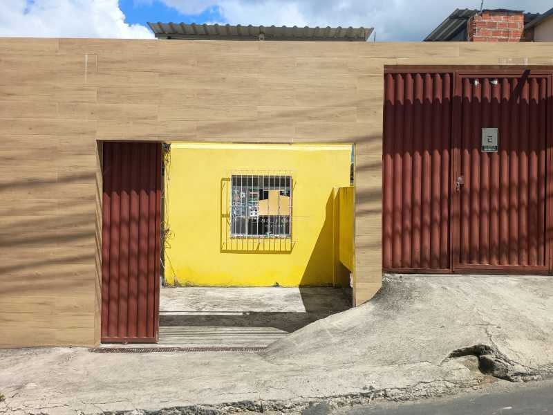 casa-com-quintal-e-varanda-em- - 2