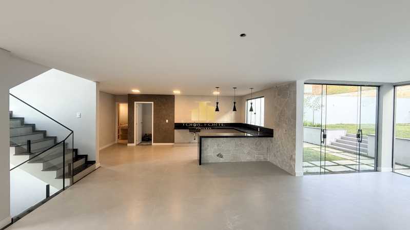 Alto Luxo - Mansão Suspensa com Quintal Gigante: Casa Triplex de Alto Padrão à Venda no Condomínio Reserva São Pedro - O Encontro entre a Modernidade e o Luxo na Cidade Alta - TFCN40005