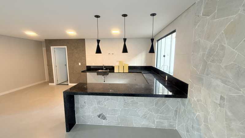 Alto Luxo - Mansão Suspensa com Quintal Gigante: Casa Triplex de Alto Padrão à Venda no Condomínio Reserva São Pedro - O Encontro entre a Modernidade e o Luxo na Cidade Alta - TFCN40005