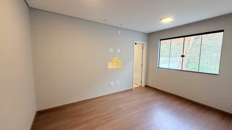 Alto Luxo - Mansão Suspensa com Quintal Gigante: Casa Triplex de Alto Padrão à Venda no Condomínio Reserva São Pedro - O Encontro entre a Modernidade e o Luxo na Cidade Alta - TFCN40005