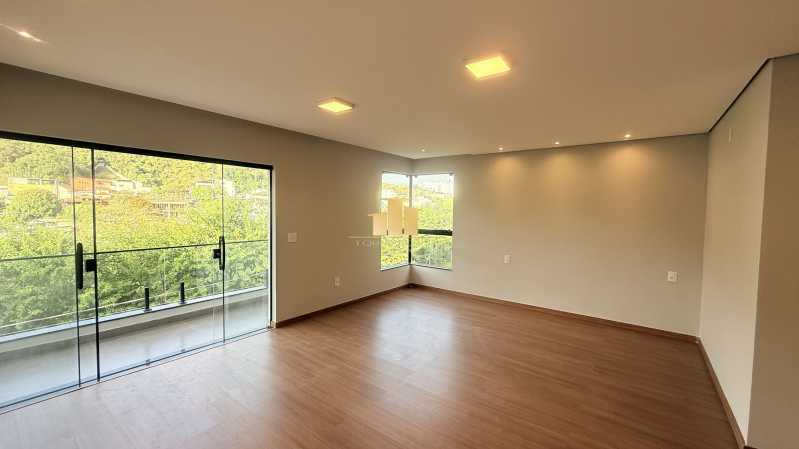 Alto Luxo - Mansão Suspensa com Quintal Gigante: Casa Triplex de Alto Padrão à Venda no Condomínio Reserva São Pedro - O Encontro entre a Modernidade e o Luxo na Cidade Alta - TFCN40005