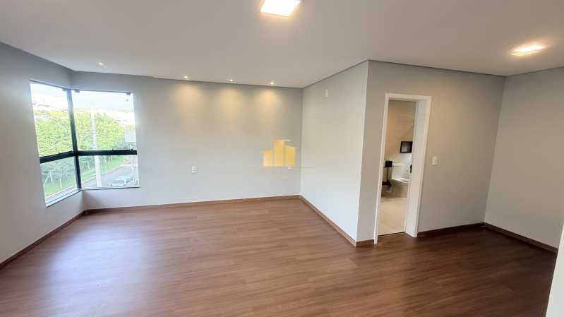 Alto Luxo - Mansão Suspensa com Quintal Gigante: Casa Triplex de Alto Padrão à Venda no Condomínio Reserva São Pedro - O Encontro entre a Modernidade e o Luxo na Cidade Alta - TFCN40005