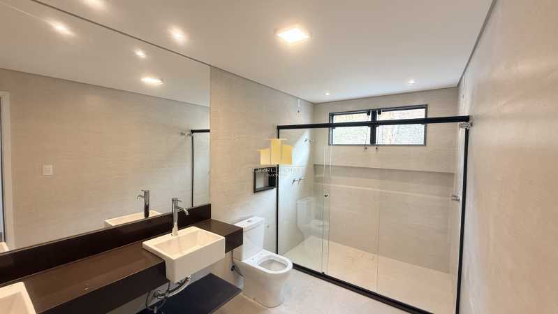 Alto Luxo - Mansão Suspensa com Quintal Gigante: Casa Triplex de Alto Padrão à Venda no Condomínio Reserva São Pedro - O Encontro entre a Modernidade e o Luxo na Cidade Alta - TFCN40005