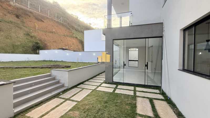 Alto Luxo - Mansão Suspensa com Quintal Gigante: Casa Triplex de Alto Padrão à Venda no Condomínio Reserva São Pedro - O Encontro entre a Modernidade e o Luxo na Cidade Alta - TFCN40005