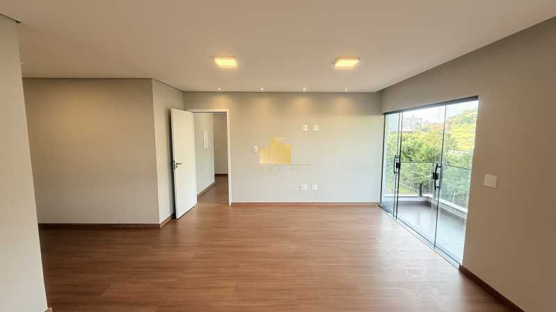 Alto Luxo - Mansão Suspensa com Quintal Gigante: Casa Triplex de Alto Padrão à Venda no Condomínio Reserva São Pedro - O Encontro entre a Modernidade e o Luxo na Cidade Alta - TFCN40005