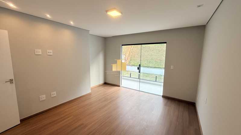Alto Luxo - Mansão Suspensa com Quintal Gigante: Casa Triplex de Alto Padrão à Venda no Condomínio Reserva São Pedro - O Encontro entre a Modernidade e o Luxo na Cidade Alta - TFCN40005