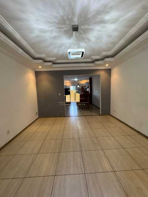 Conheça Casa 3 suites e piscina 38. do imóvel - Mansão Magnífica de 1.000m² Totalmente Reformada no Esplanada: 3 Suítes, Piscina, Área Gourmet e Espaço Garantido para 5 Carros! - TFCA30041 - 8 Casa 3 suites e piscina 38. - 8