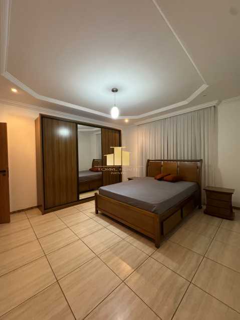 Conheça Casa 3 suites e piscina 4. do imóvel - Mansão Magnífica de 1.000m² Totalmente Reformada no Esplanada: 3 Suítes, Piscina, Área Gourmet e Espaço Garantido para 5 Carros! - TFCA30041 - 19 Casa 3 suites e piscina 4. - 19