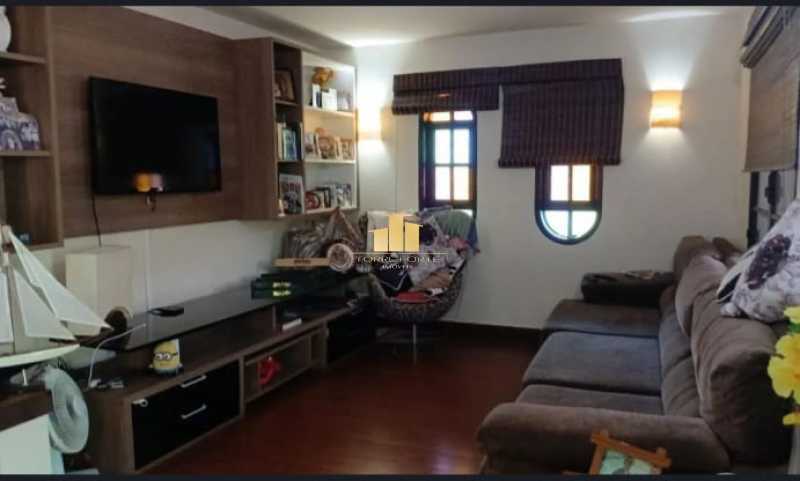 Conheça Casa à Venda - Parque Jardim do imóvel - Casa à Venda no Parque Jardim da Serra com 4 Quartos, 2 Suítes, Piscina, Área Gourmet, Lareira e Terreno de 1.850 m² - Juiz de Fora / MG - TFCA40017 - 11 Casa à Venda - Parque Jardim - 11