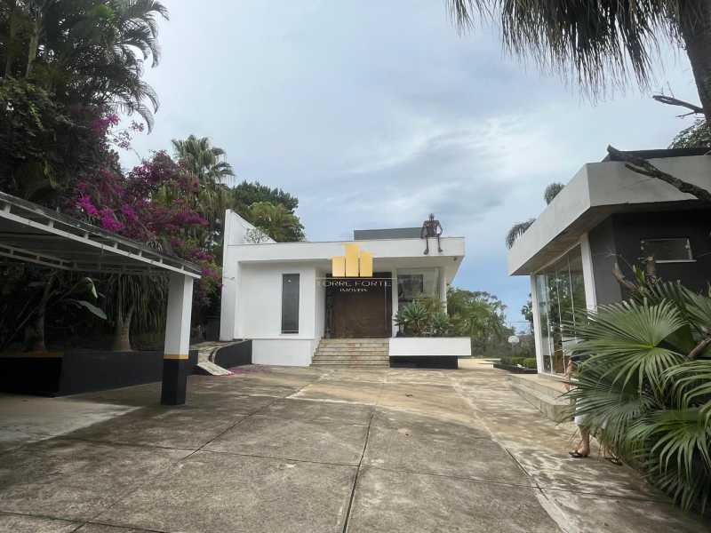 Imperdível - Casa de Alto Luxo à venda, cotendo 4 Suítes com closet, área gourmet e piscina no Novo Horizonte - TFCA40002