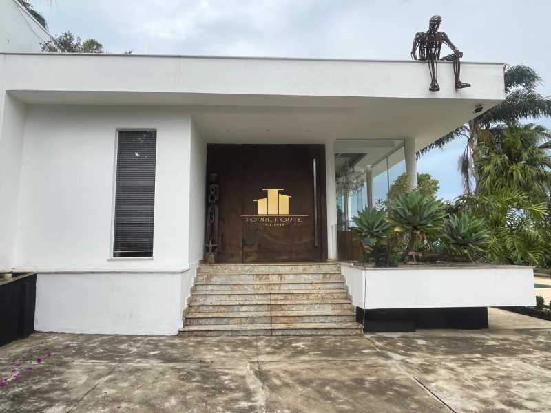 Imperdível - Casa de Alto Luxo à venda, cotendo 4 Suítes com closet, área gourmet e piscina no Novo Horizonte - TFCA40002