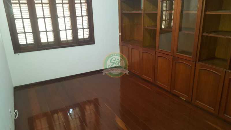Quarto com armário - 16