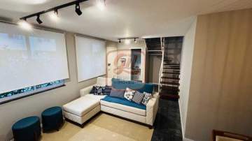 Ótima localização - Casa triplex geminada, condomínio centro da Taquara - CS3291