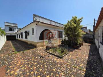 Imperdível - Casa linear, 4 quartos, 1 suíte, quintal grande, excelente localização - CS3342