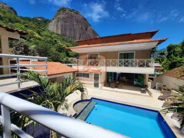 CASA TRIPLEX, CONDOMÍNIO FECHADO, PISCINA, SUITES, SAUNA, QUINTAL, ÁREA GOURMET. TAQUARA. JACAREPAGUA. RJ - CS3407