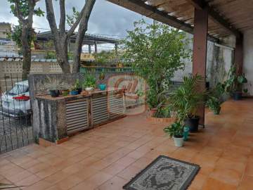 Ótima localização - Casa linear condomínio fechado, quintal, 4 quartos, cozinha grande - CS3550