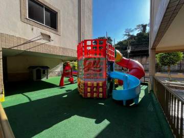 Janelas Amplas - Apartamento de frente VAZIO sala varanda 02 quartos 01 vaga próximo supermercado - AP3149