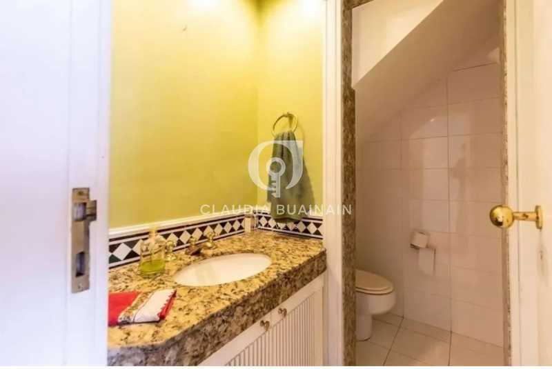 2B68C3B8-2116-47E8-9BF3-2B6CB2 - 10