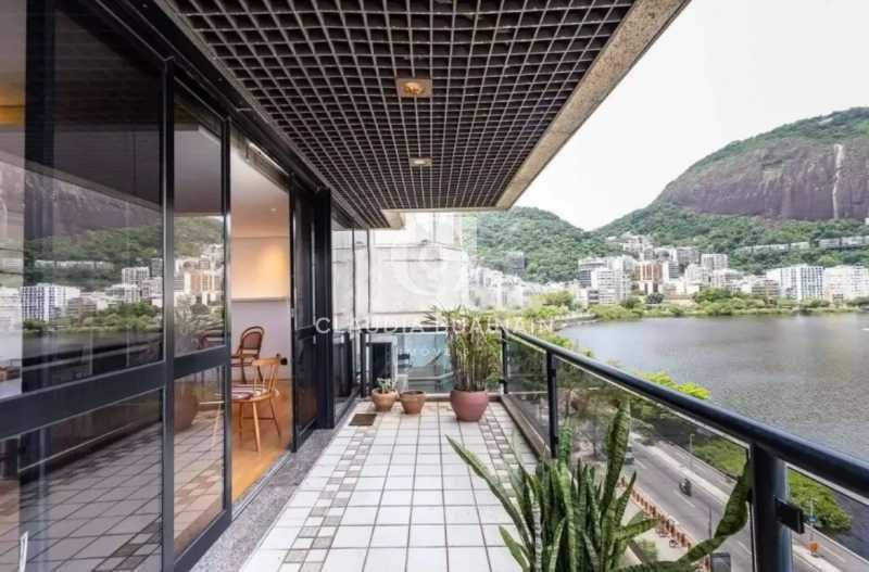 AF42B7D9-DE88-4C25-844D-11CDE3 - 11