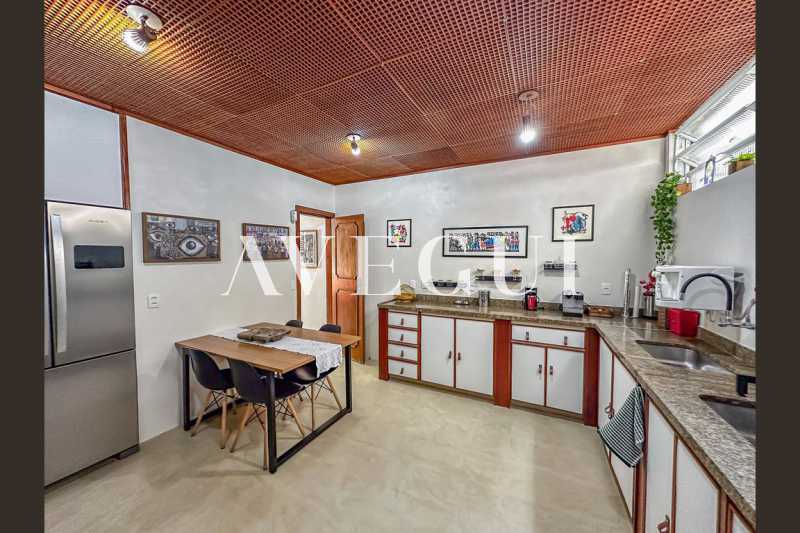 1001368147 - 23