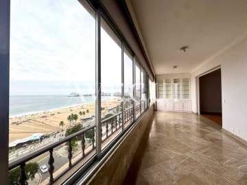 Ótima localização - Apartamento à venda na Avenida Atlântica em Copacabana/ 273m2, vista panorâmica para o mar e 2 vagas. - AIAP31086