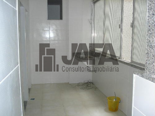 ÁREA DE SERVIÇO - 18