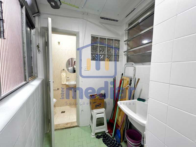 Area de Servico 002. - 13