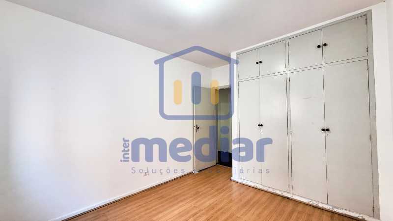 Quarto 3 com armários - 10