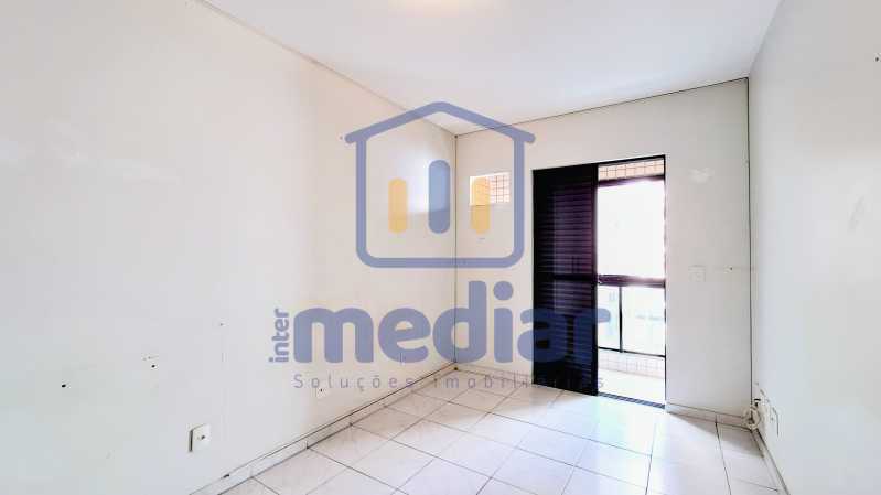 Dormitório 2 com varanda - 9