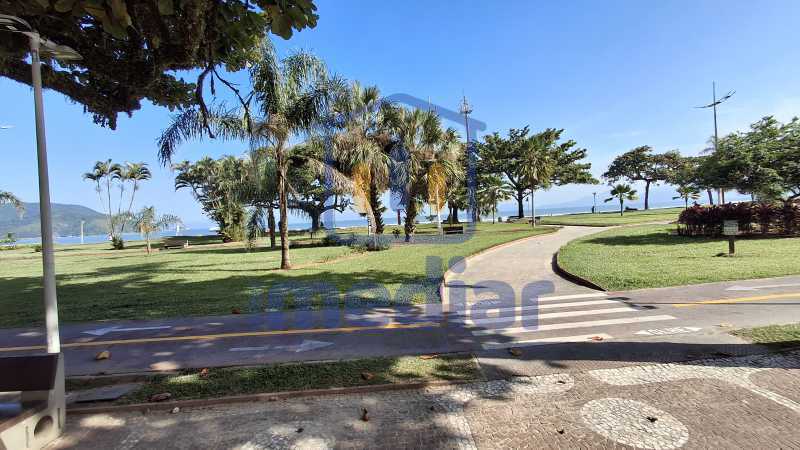 Praia frente ao prédio - 1