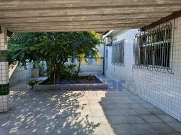 Casa Terréa de 03 Dormitórios com Edícula e piscina na zona Noroeste - MNCA40006