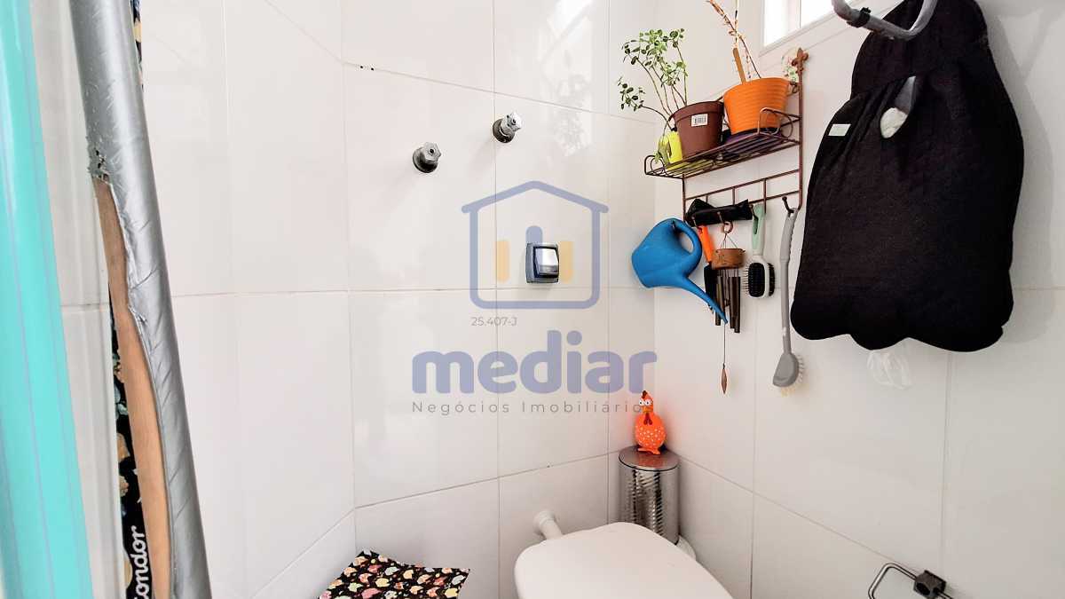 Banheiro de serviço - 12