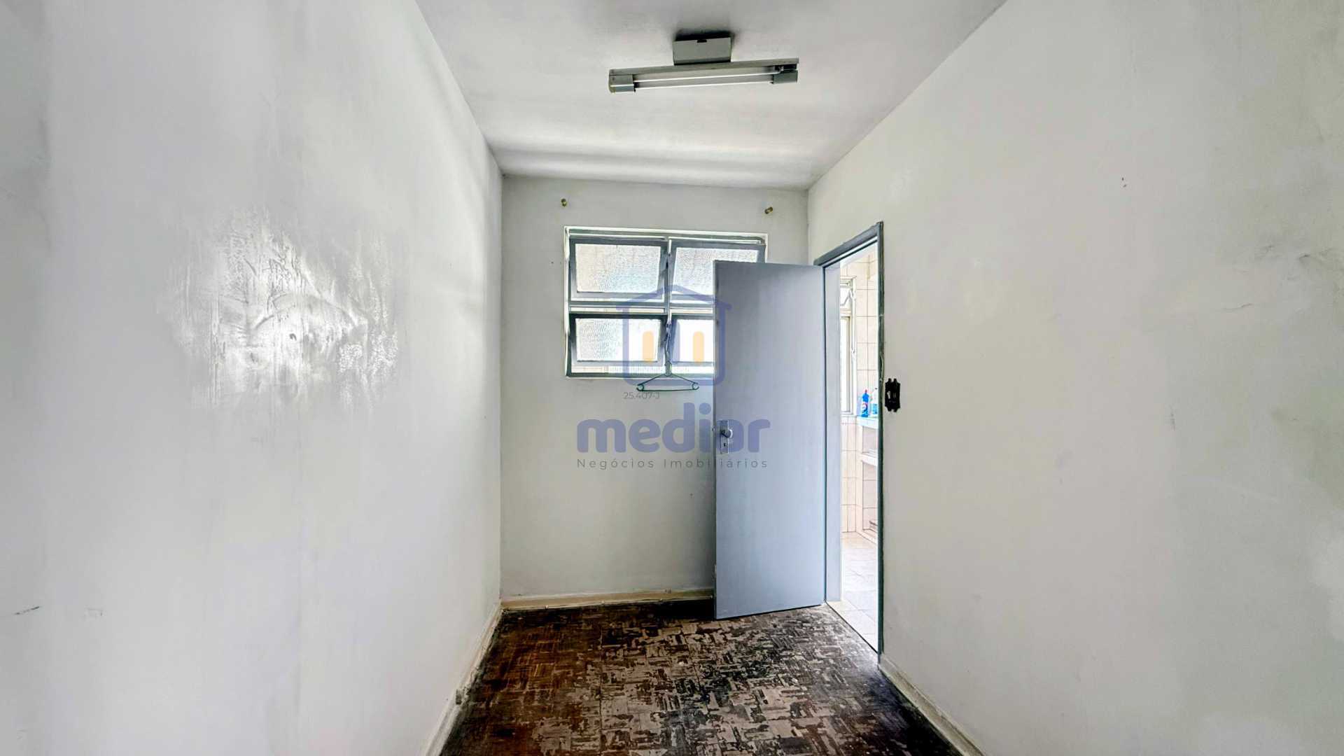 Dependência de Empregada - 21