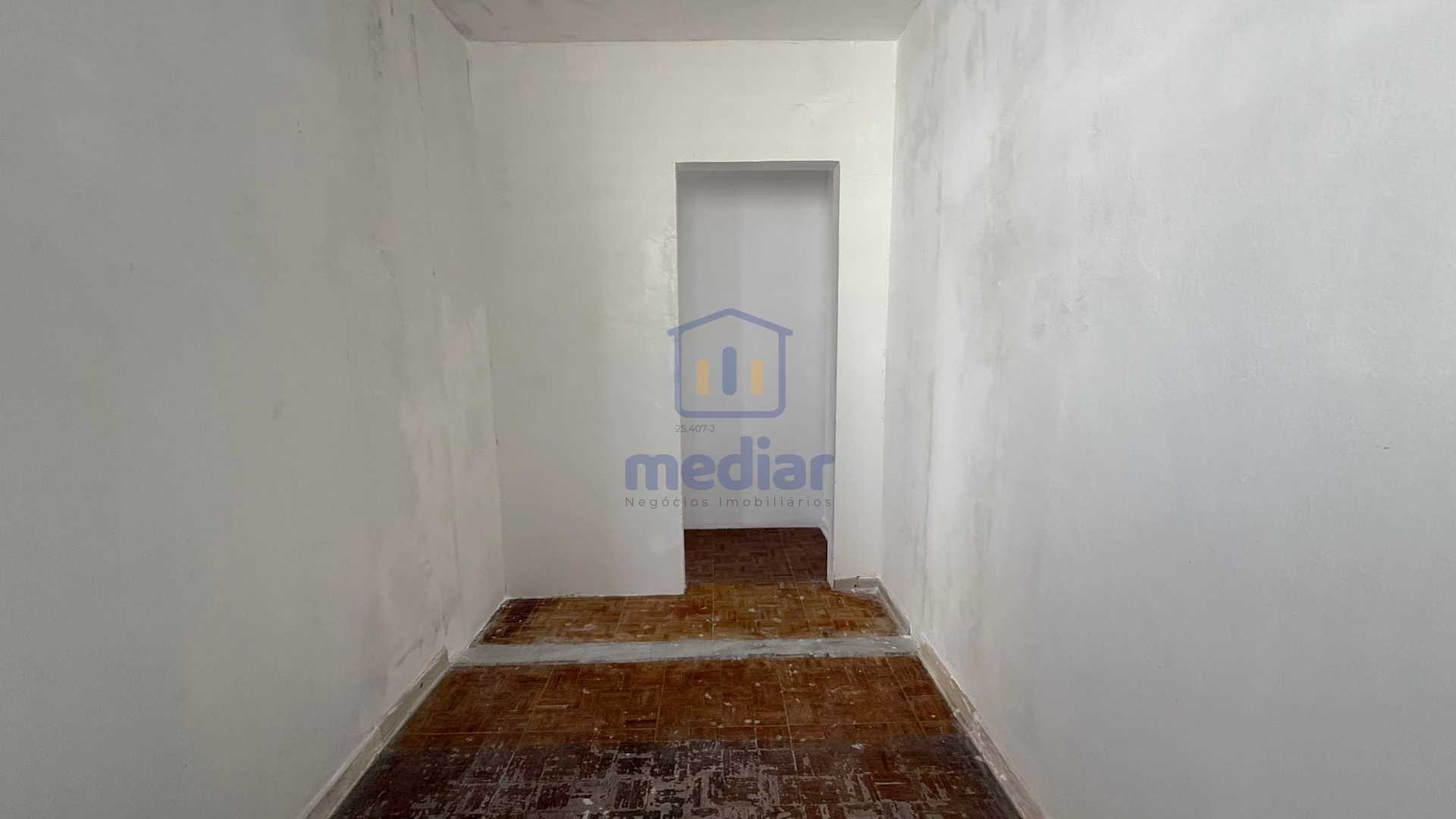 Dependência de Empregada - 20