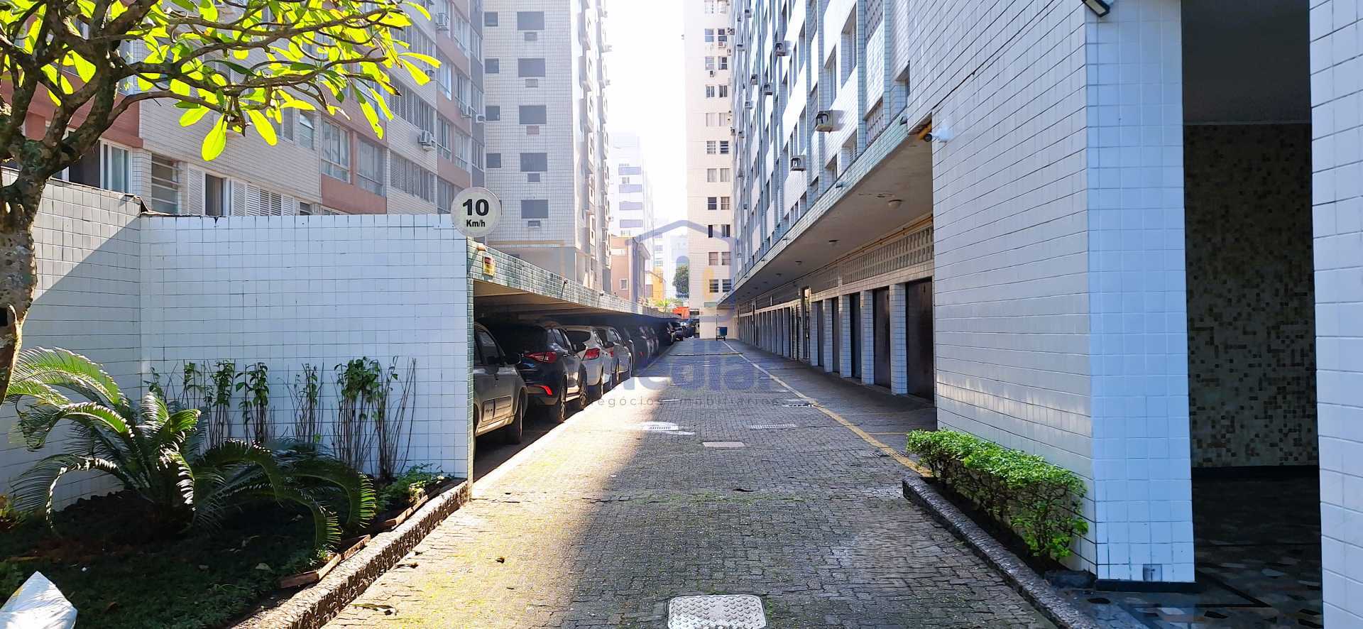 Corredor acesso ao bloco - 18