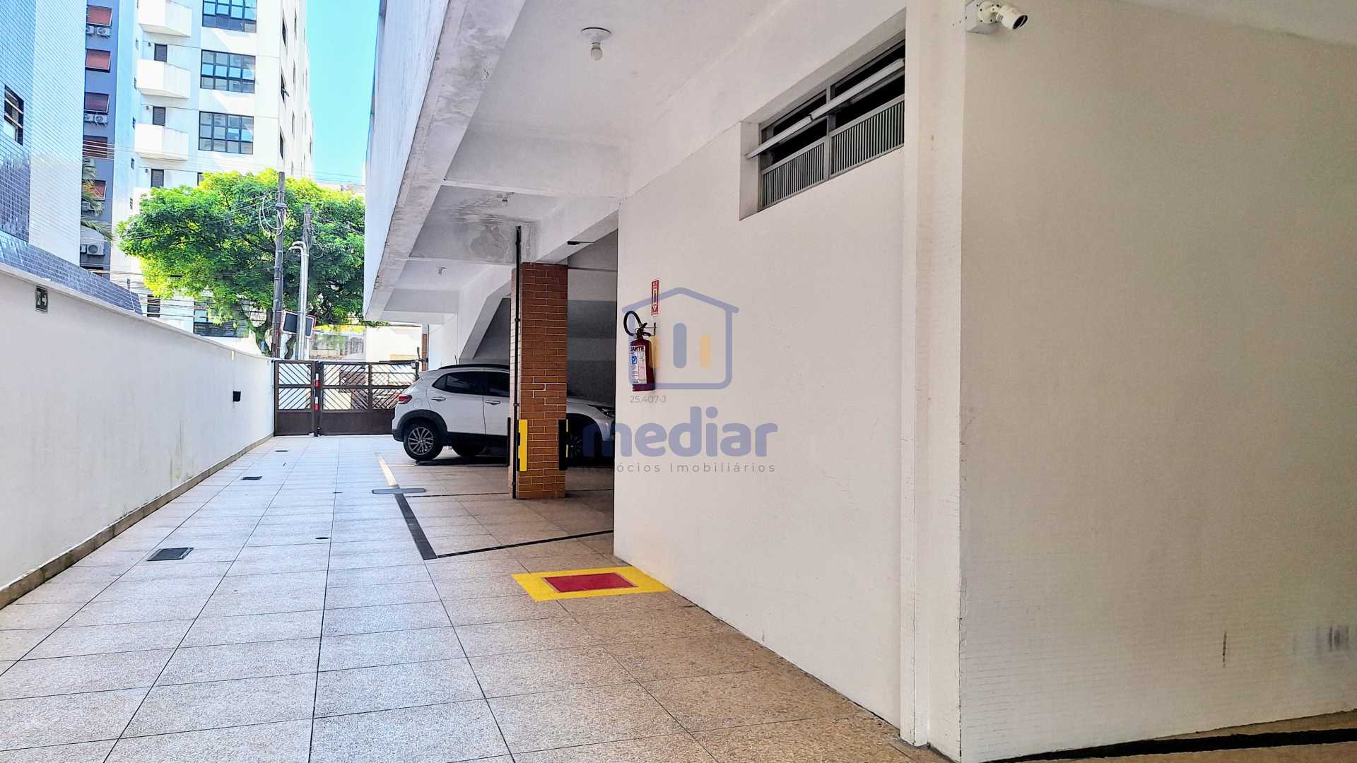 Corredor acesso a vaga - 25