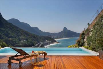 Ótima localização - Casa de Luxo Vista Mar Reformada para Venda no Joá com 800m² 4 Suítes 2 Vagas Portaria 24hs - MQCN50008