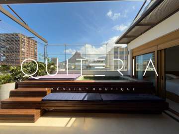 Cobertura totalmente reformada com 213 m² na quadra da praia do Leblon, com 3 quartos, piscina e 3 vagas - MQCO30134