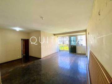 Excelente apartamento em localização privilegiada, rua tranquila e próximo ao comércio da região. São três quartos, suíte e duas vagas na escritura. - MQAP30611