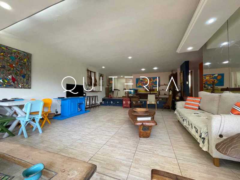 1798_G1691433522 - 4